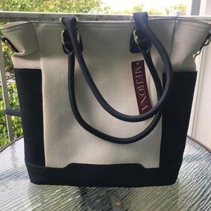 ❤️NWT Merona Navy and White Handbag